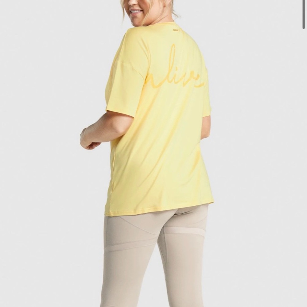 GYMSHARK WHITNEY VOL. 3 OVERSIZED T- SHIRT - M
BNWT